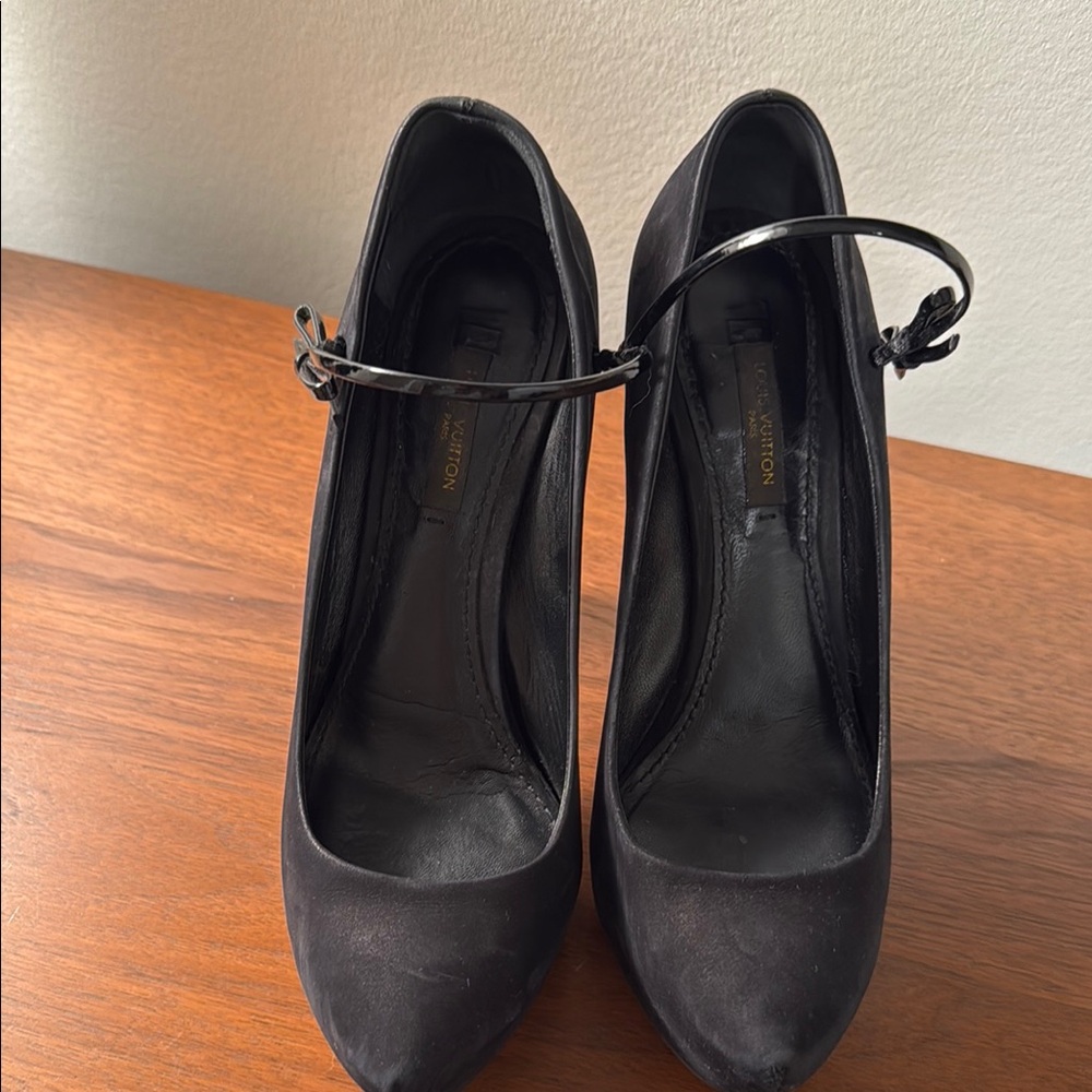Louis Vuitton Black Heels with Platform and Rounded Toe - Picture 4 of 7